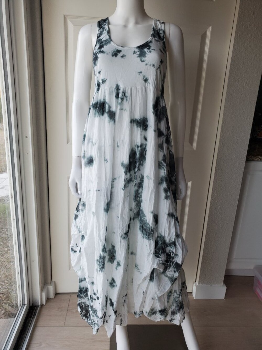 Solitaire Los Anegeles Size Medium Tie Dye Midi Dress Boho